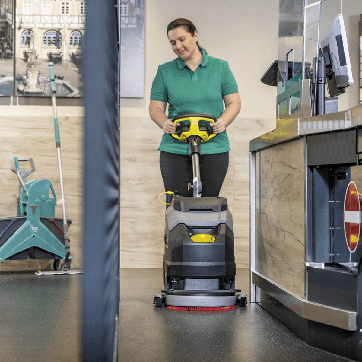 Fregadora lavadora de pisos industrial BD 35/15 C BP de Karcher